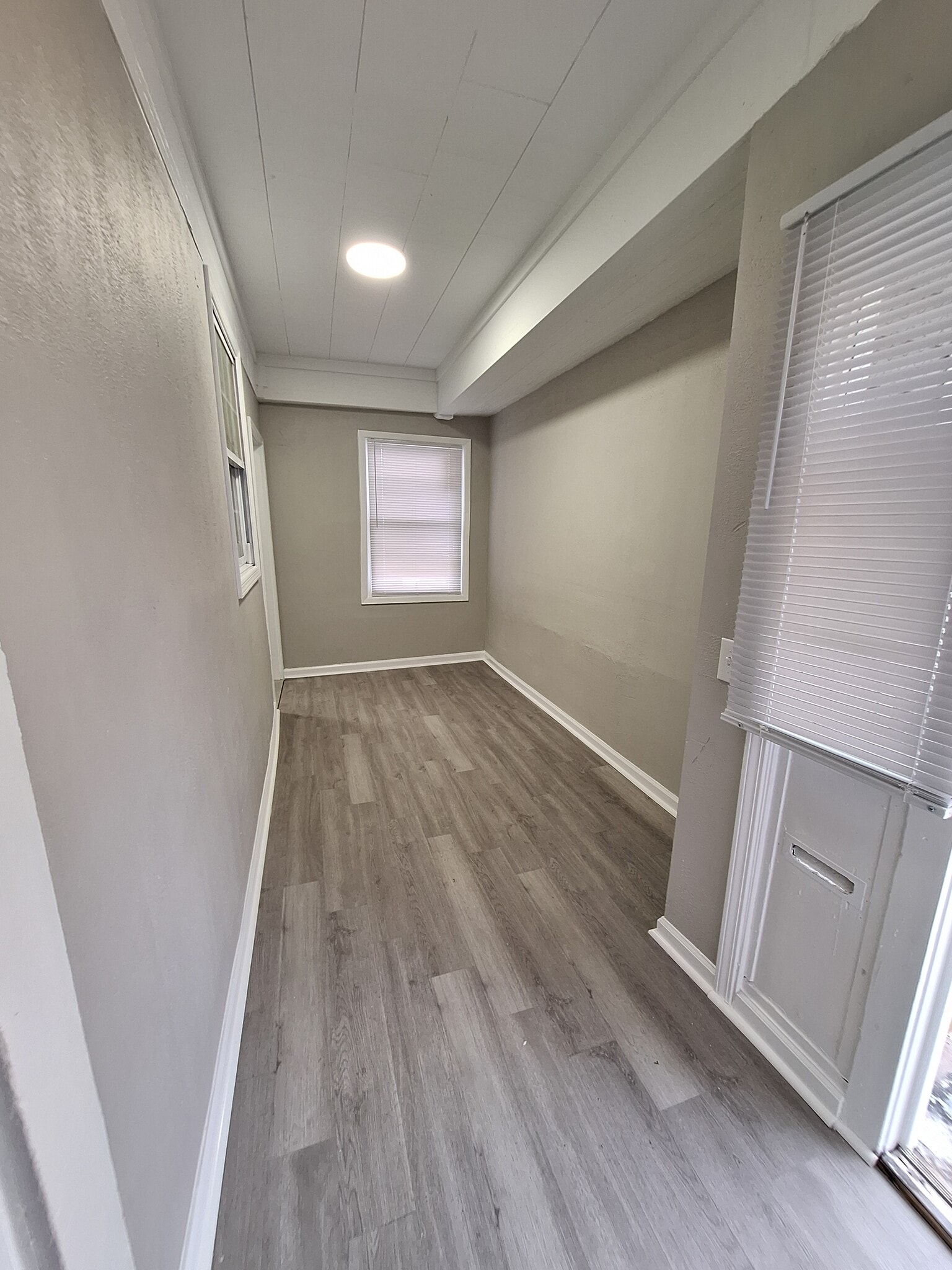 Building Photo - 627 E 2nd Ave