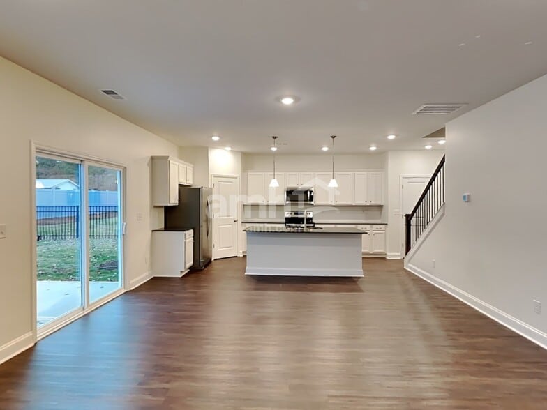 Building Photo - 576 Rivermist Dr