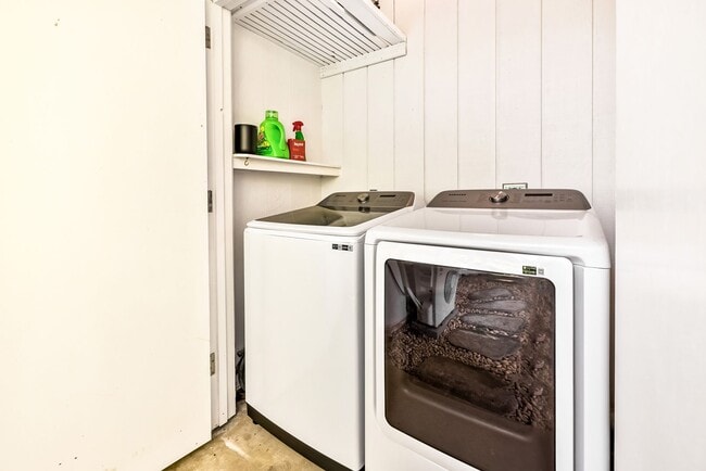 Building Photo - Fully Furnished Home in the Heart of Lanikai