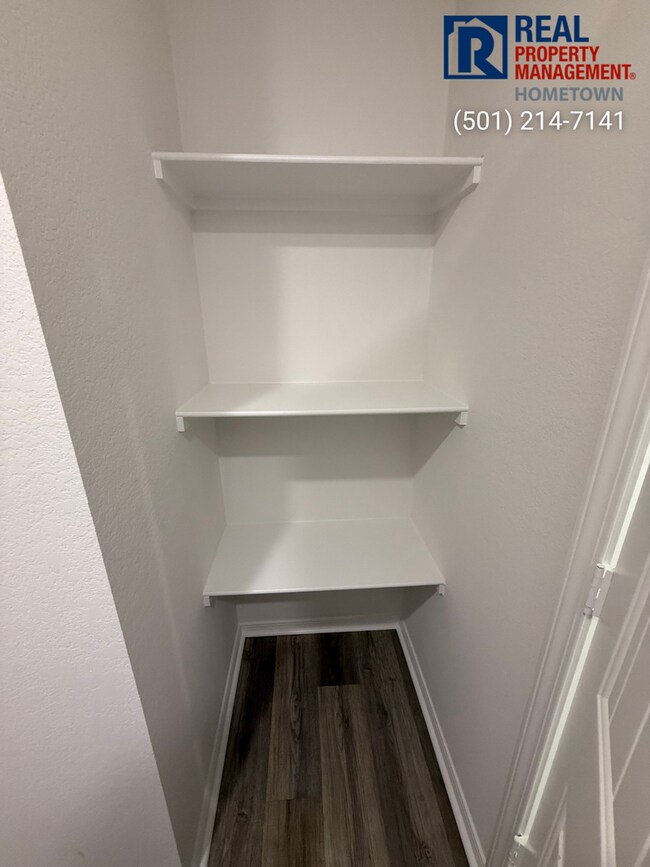Building Photo - 1281 Meadows Dr