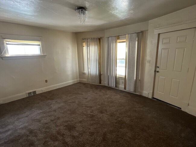 Building Photo - 3bd Single Cash Pay/Section 8