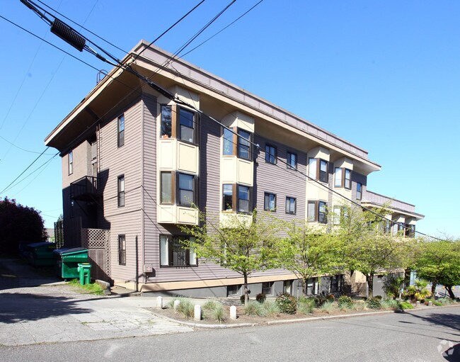 Primary Photo - Regis Apartments