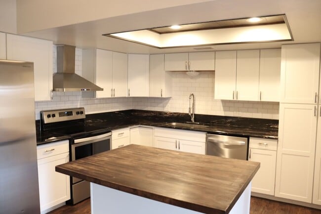 Building Photo - Three bedroom home