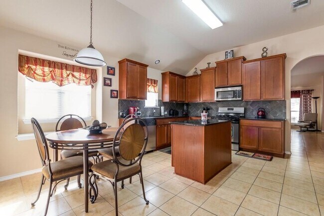 Building Photo - 1261 Rainbow Parke Dr