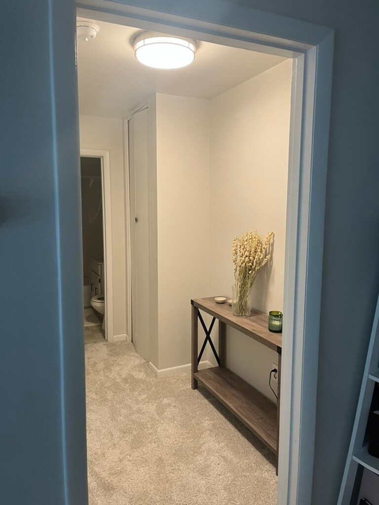 Building Photo - 10618 Kenilworth Ave