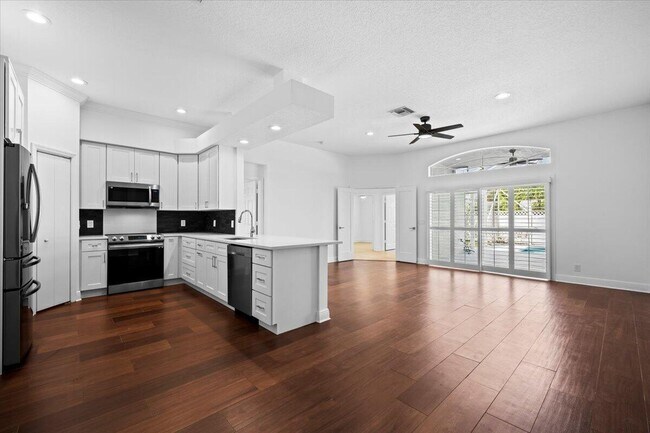 Building Photo - 244 Clocktower Dr