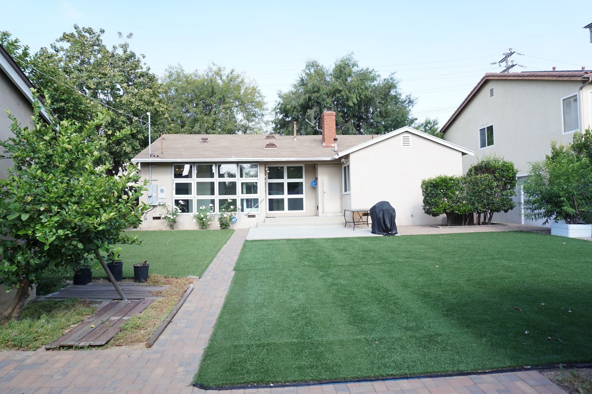 Building Photo - 5540 Balboa Blvd