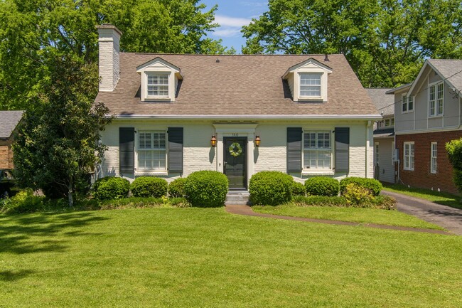 Primary Photo - Charming Home in Belle Meade Links, Walkab...