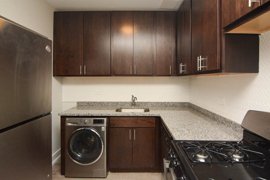 Building Photo - 913 Maple Ave