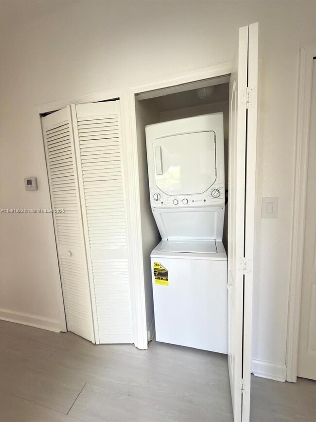 Building Photo - 2903 SE 17th Ave