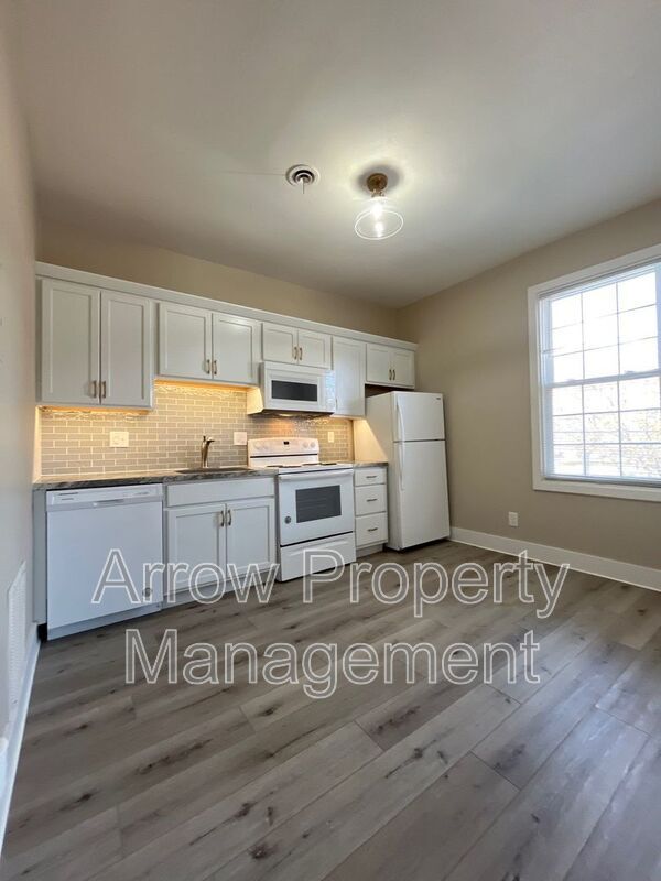 Building Photo - 2004 S 10th St