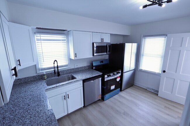 Building Photo - 787 Austin Ave