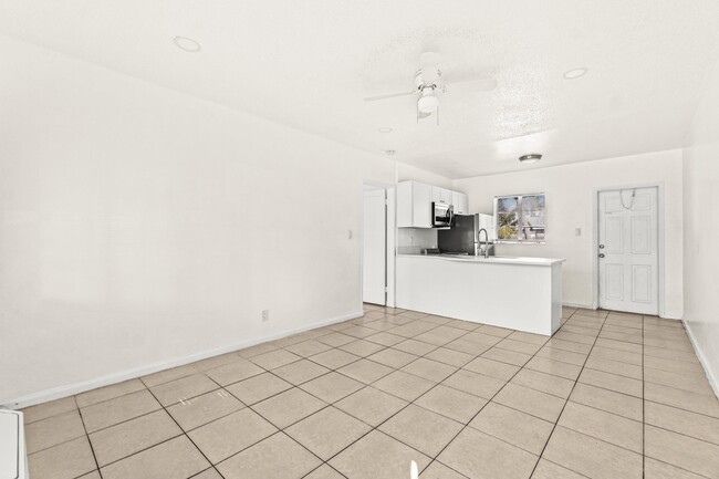 Building Photo - 211 Sunrise Ave