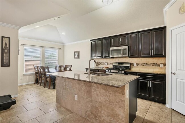 Building Photo - 300 Briar Park Dr