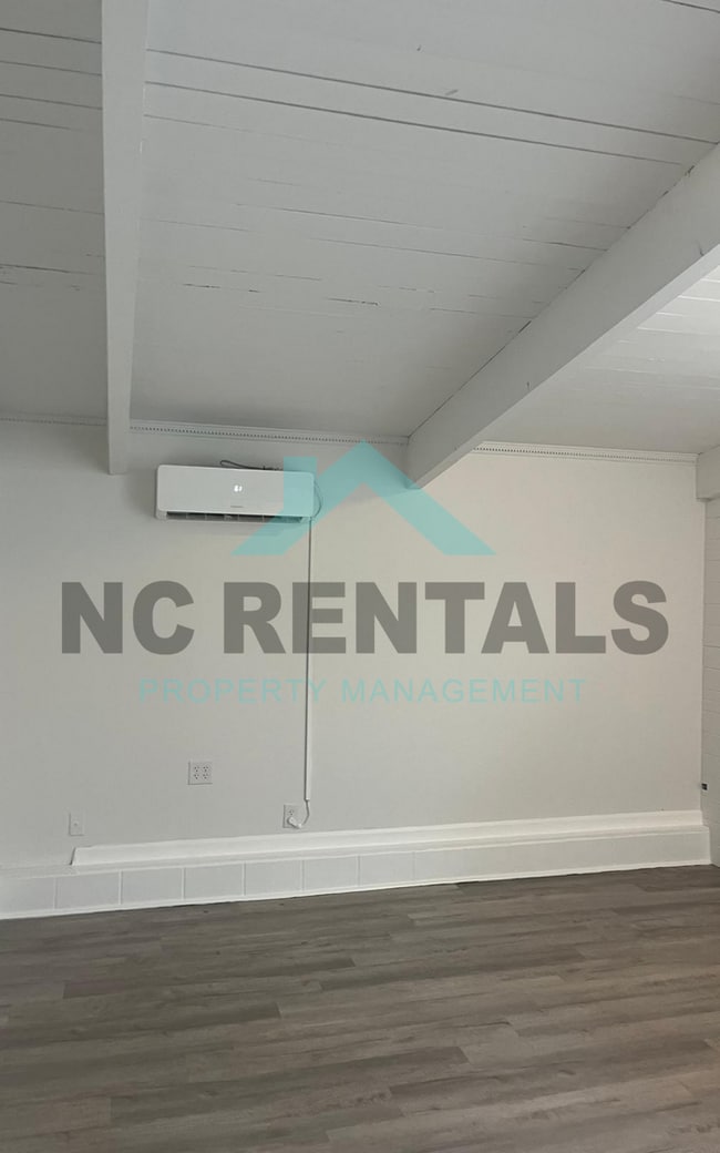 Building Photo - 1212 Red Oak Ave