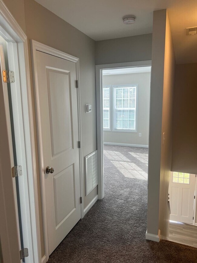 Building Photo - 507 E Mills Dr