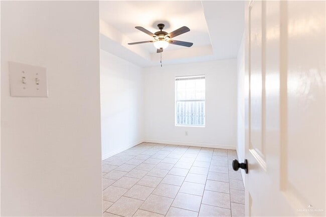 Building Photo - 17 Jade St