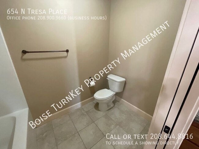 Building Photo - 654 N Tresa Pl