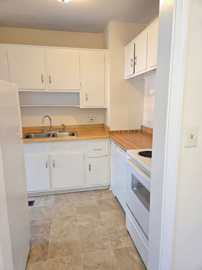 Building Photo - 1633-1635 Enoree Avenue