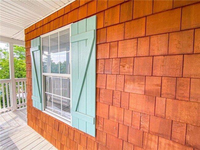 Building Photo - 944 N Storer Ave