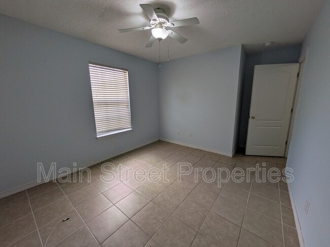 Building Photo - 3359 Greenbriar Circle