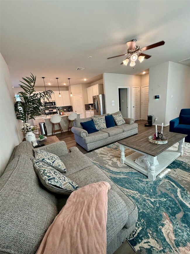 Building Photo - 15402 Sailpoint Ln