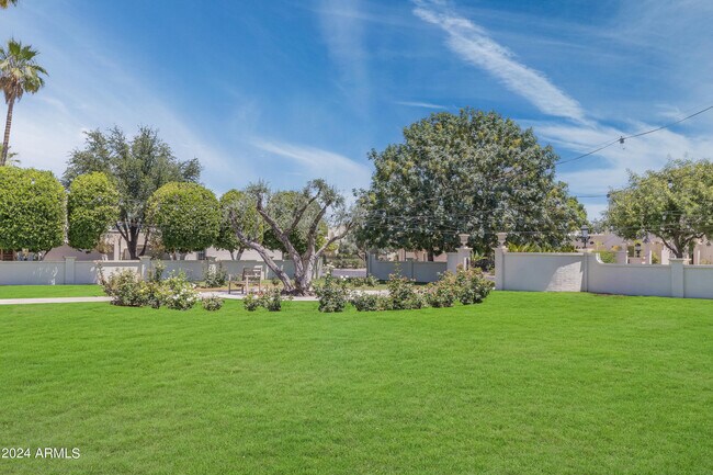 Building Photo - 6932 E Montecito Ave