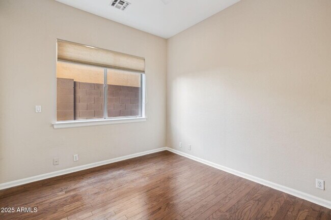 Building Photo - 13945 E Gail Rd