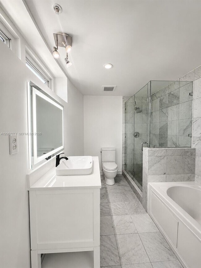 Building Photo - 6580 Indian Creek Dr