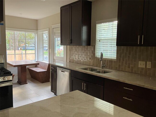 Building Photo - 1921 W 39th St