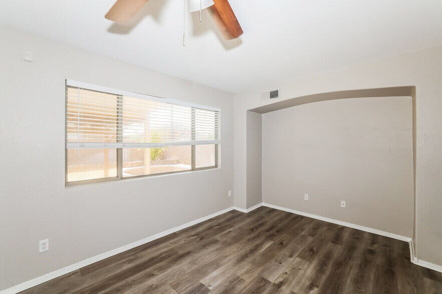 Building Photo - 13833 W Keim Dr