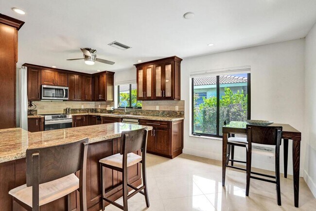 Building Photo - Boca Raton Beautifully Updated 4 Bedroom Pool Home