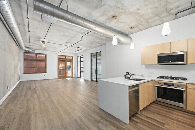 Building Photo - $3,695 - 1 Bed + Den / 1.5 Bath Condo at Parkloft Residence in Downtown San Diego