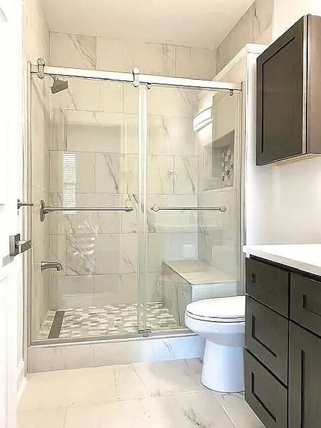 Building Photo - 2 Bed/ 2 Bath Condo located in one of Charlotte's most desired neighborhoods
