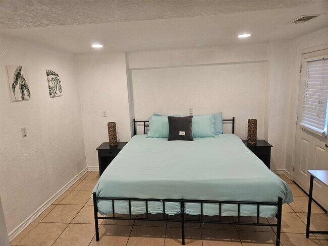 Building Photo - 812 Marlin St