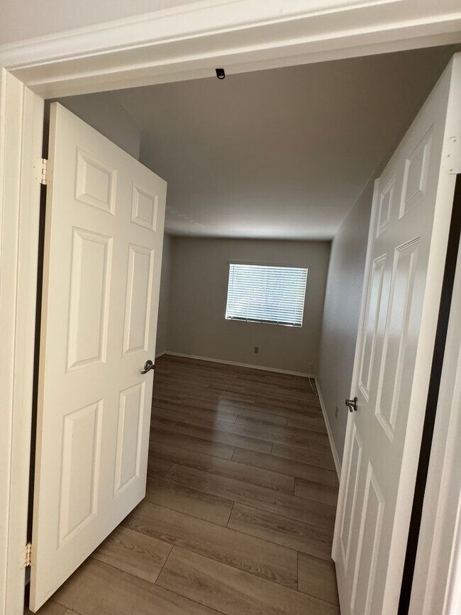 Building Photo - For Lease –Panoramic View Home