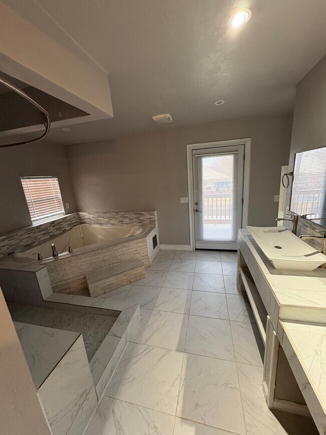 Building Photo - 1217 SW 18th St