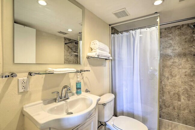 Building Photo - 701 S Madison Ave