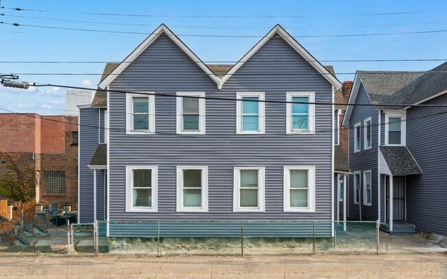 Building Photo - 1361 E 45th St