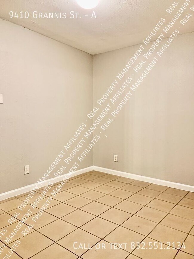 Building Photo - 9410 Grannis St