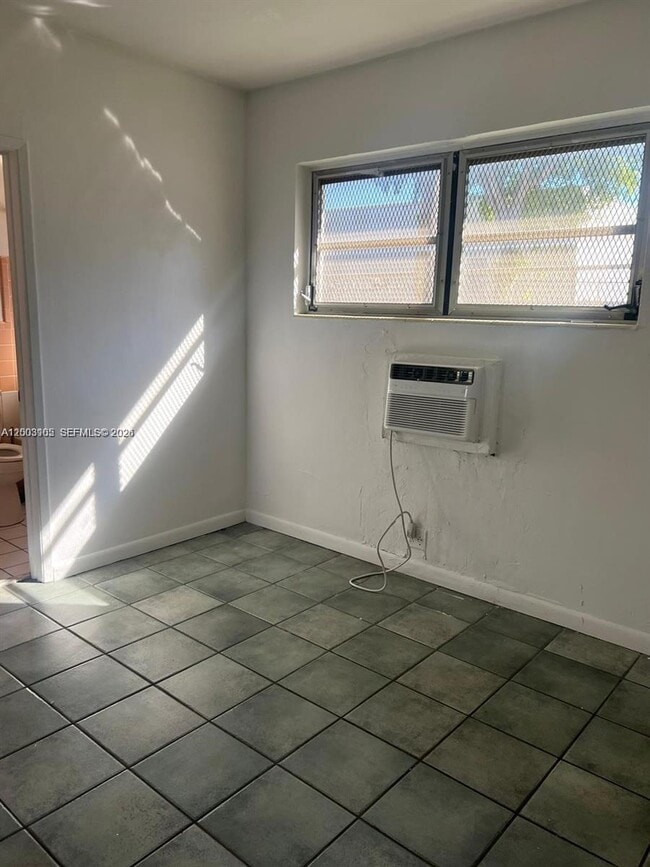 Building Photo - 12605 NE 13th Ave