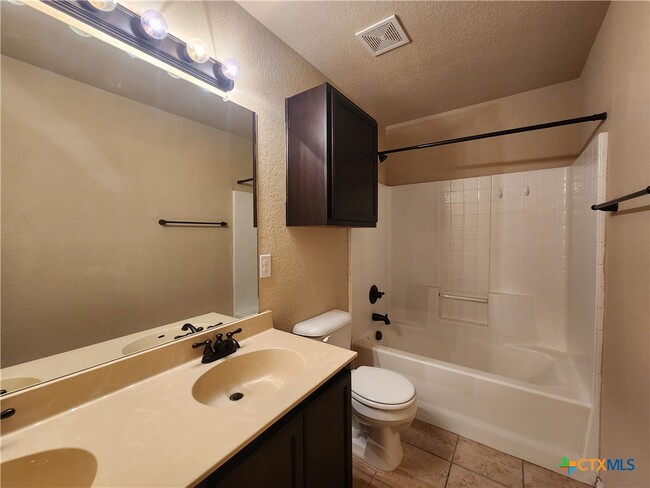 Building Photo - 622 Creekside Cir
