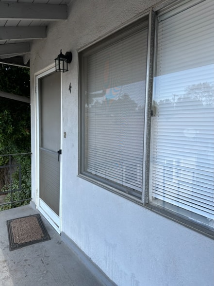 Building Photo - 96 N Oak Ave