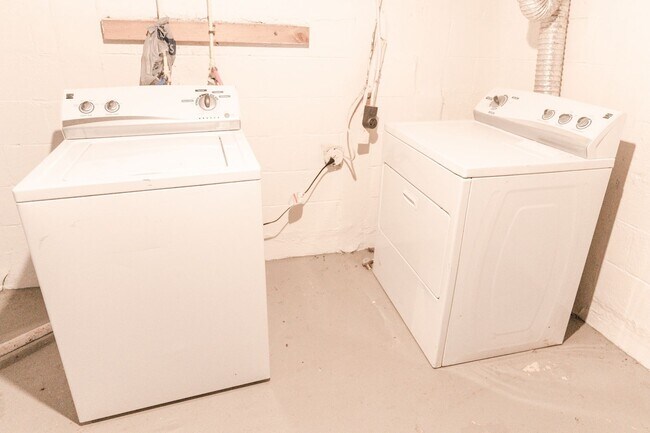 Building Photo - [STR] Fairgrounds Flat Located across Fairgrounds - Fully Furnished 2-Bedroom Home Near Downtown ...