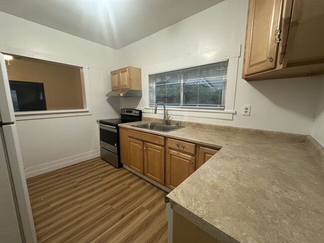 Building Photo - 7951 Maple Ave SE