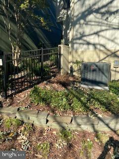 Building Photo - 1823 N Shore Ct