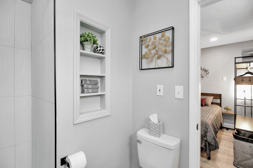 Building Photo - 401 S Mars Ave