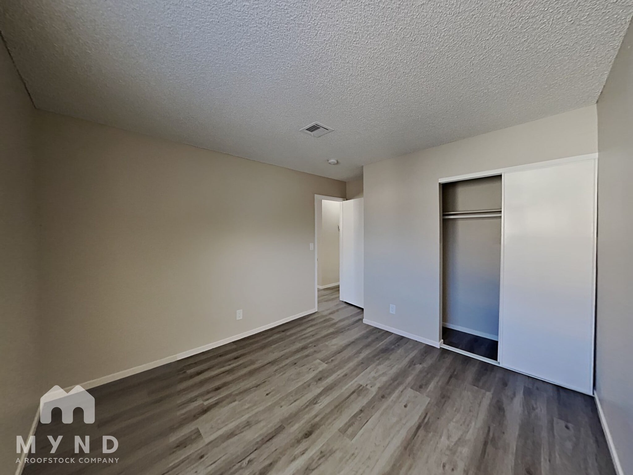 Building Photo - 6824 W Sheffield Dr