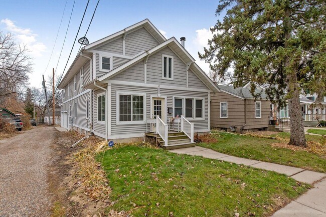 Building Photo - 117 Cedar Lake Rd S