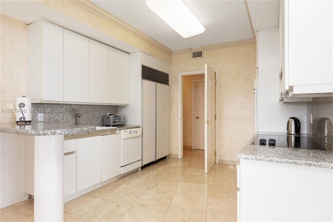 Building Photo - 9601 Collins Ave